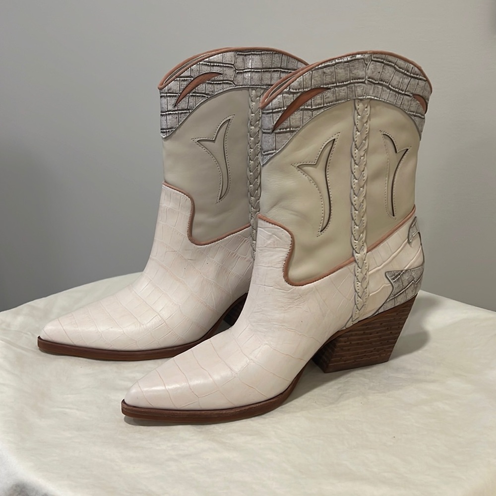 Dolce Vita Loral Booties Size 9.5